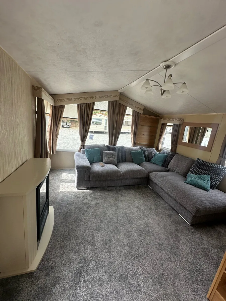 BK Grosvenor 35 x 12 x 2 Bedroom - Image 2