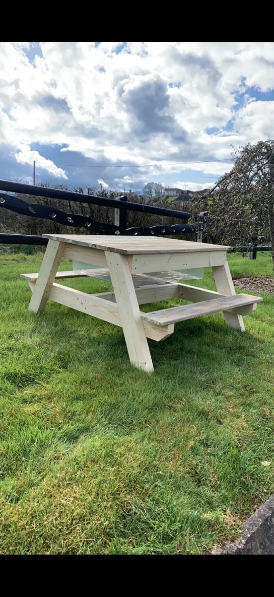 Children’s picnic table - Image 1