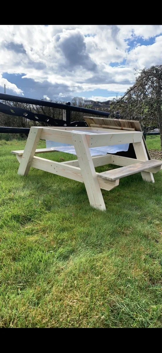 Children’s picnic table - Image 2