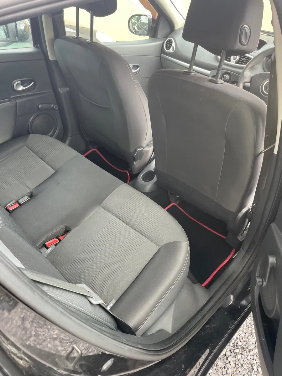2010 Renault Clio  1.1 petrol - Image 2