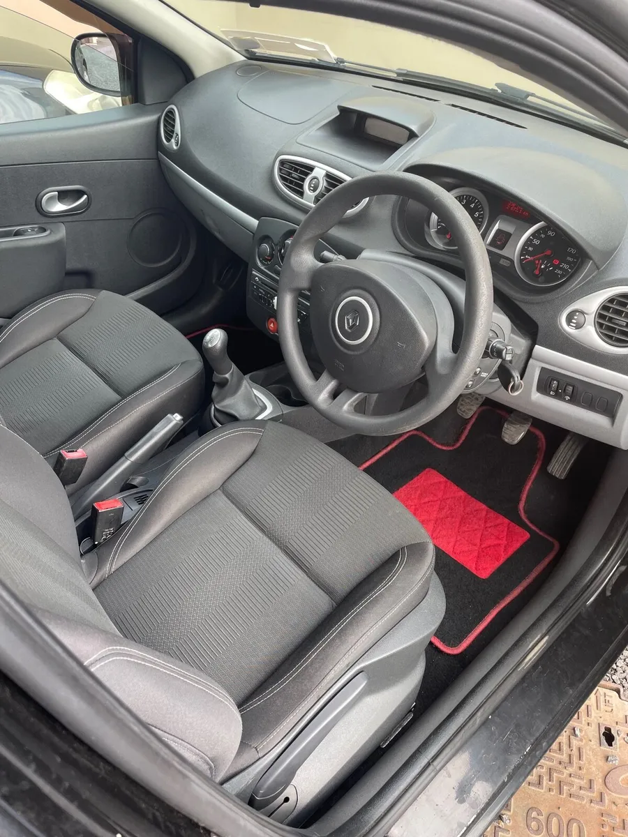 2010 Renault Clio  1.1 petrol - Image 3