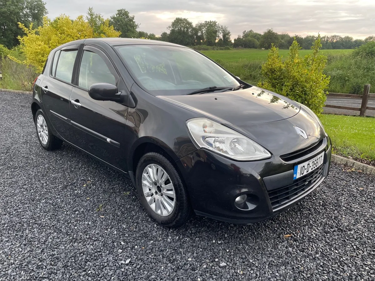 2010 Renault Clio  1.1 petrol - Image 1