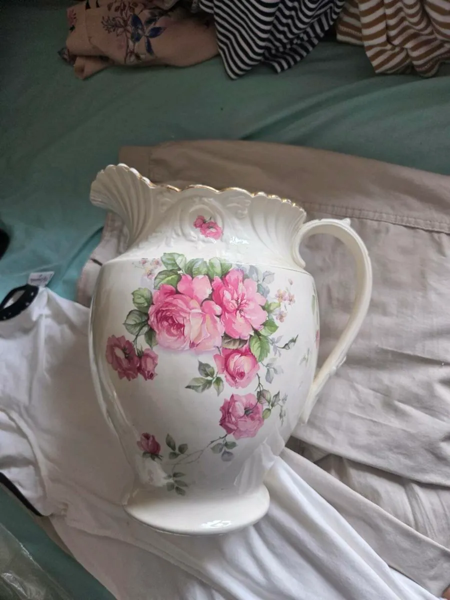Vintage wash basin and bowl - Image 2