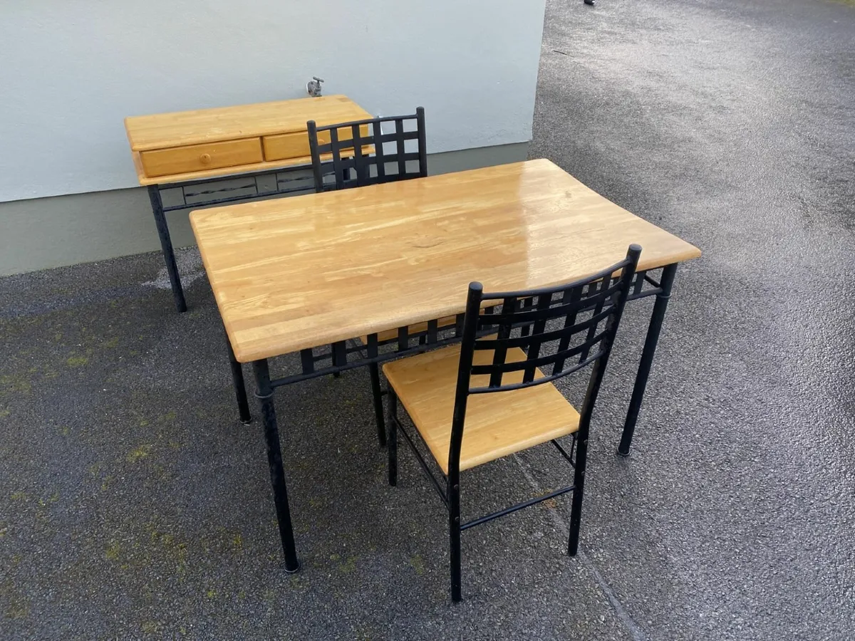 Table and Chairs - Image 2