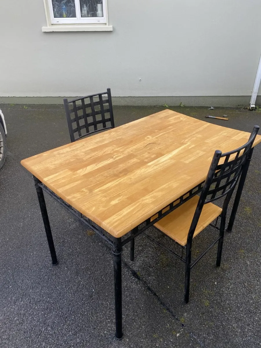 Table and Chairs - Image 4