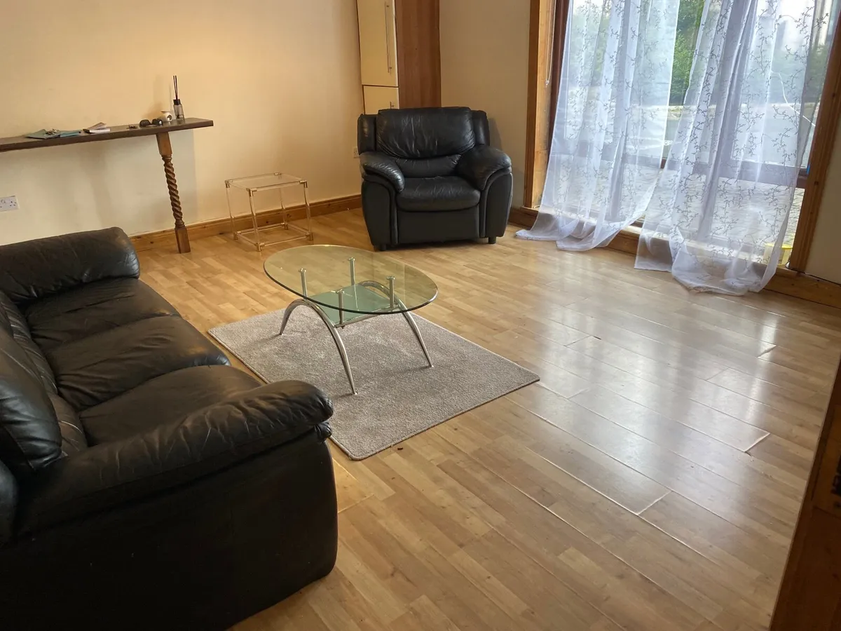 Couches - Image 4