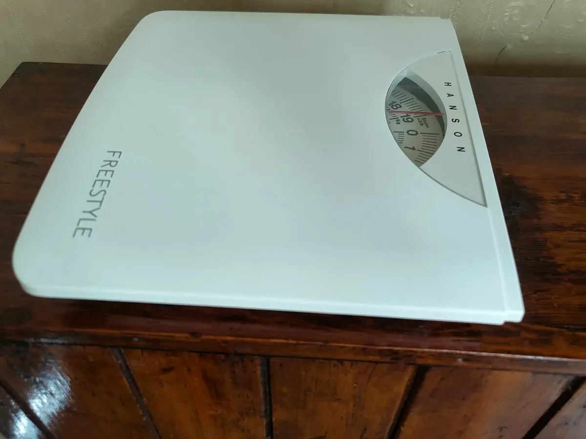 ASNEW: Hanson Mechanical Bathroom Scale Magnified - Image 3