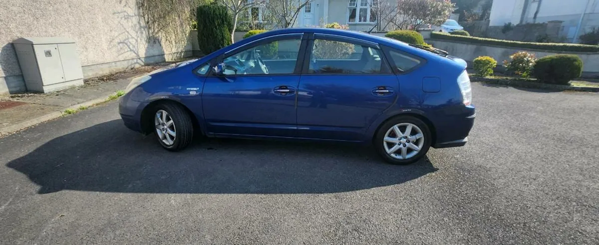Toyota prius 1.5 petrol hybrid - Image 1