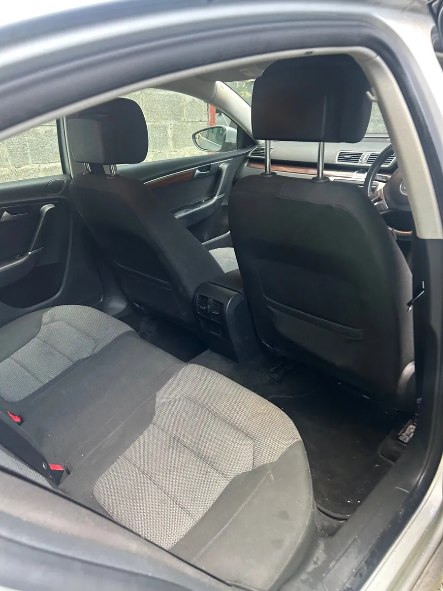 Volkswagen Passat 2011 - Image 3
