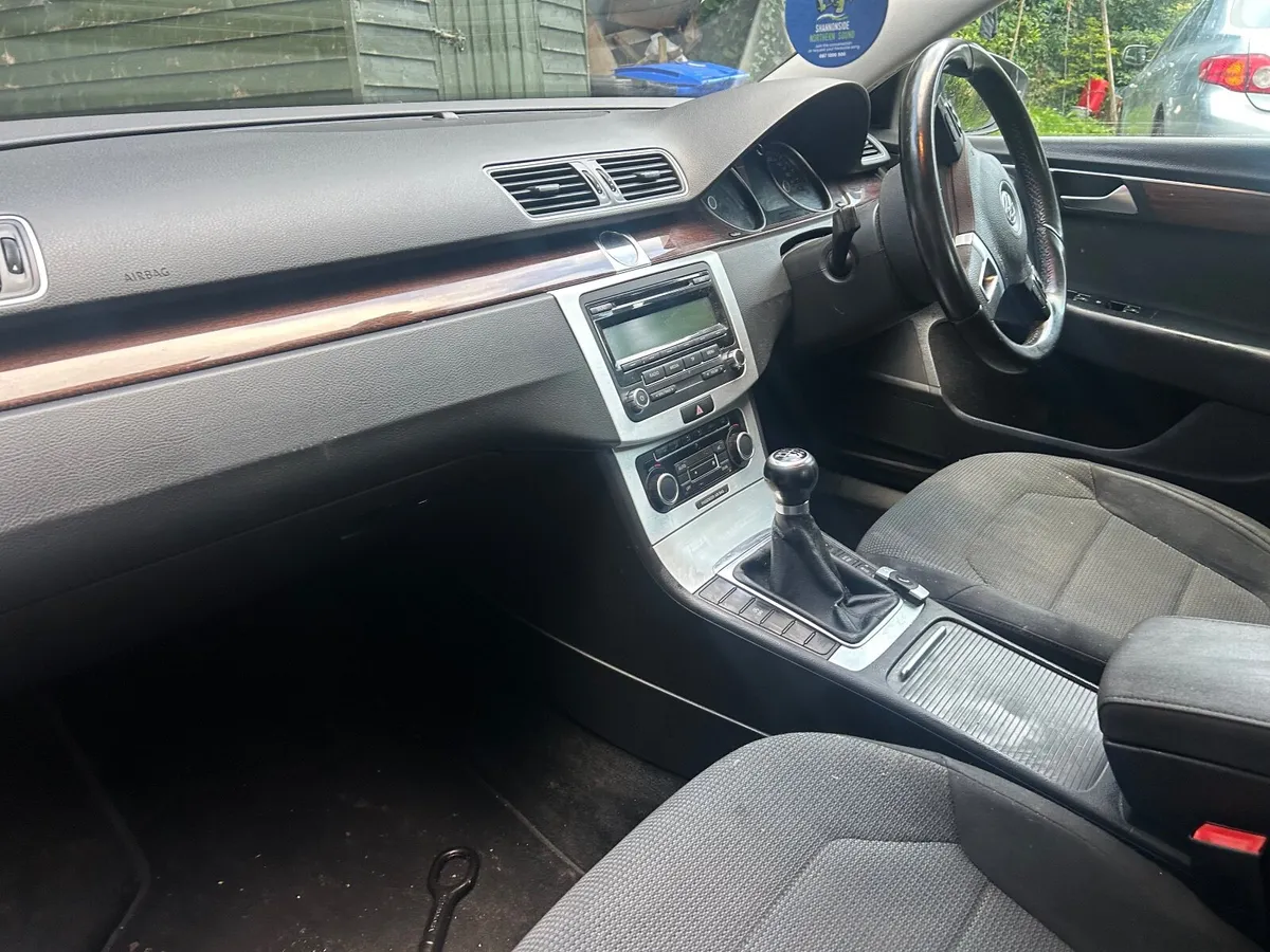 Volkswagen Passat 2011 - Image 4