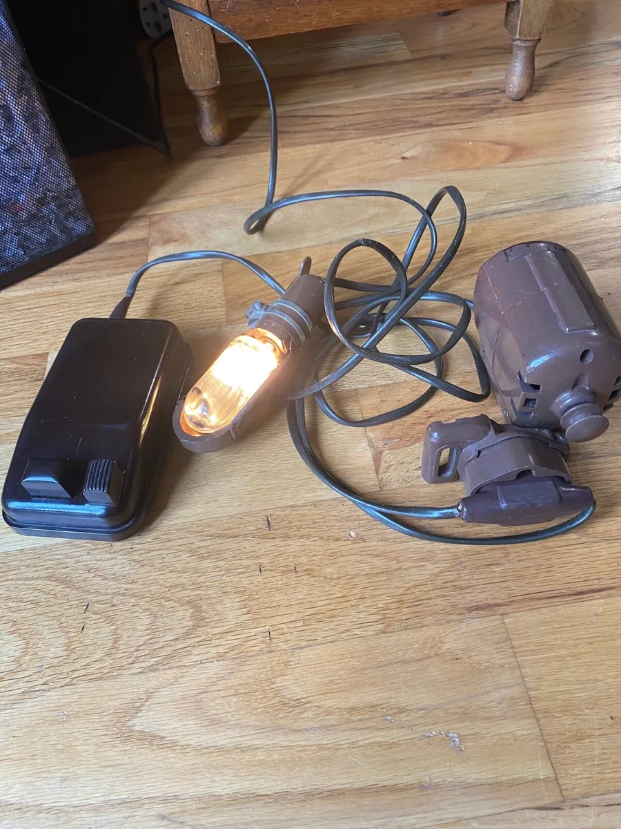 Singer antique motor, foot control and light - Image 2