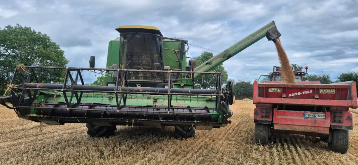 John deere combine - Image 1