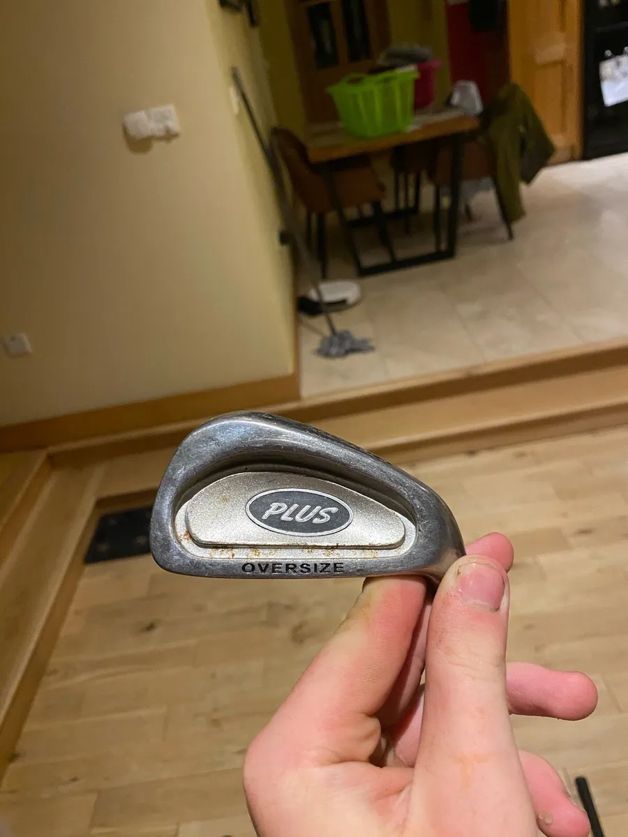 Hippo regular size 3w-sw irons with odyssey putter - Image 3