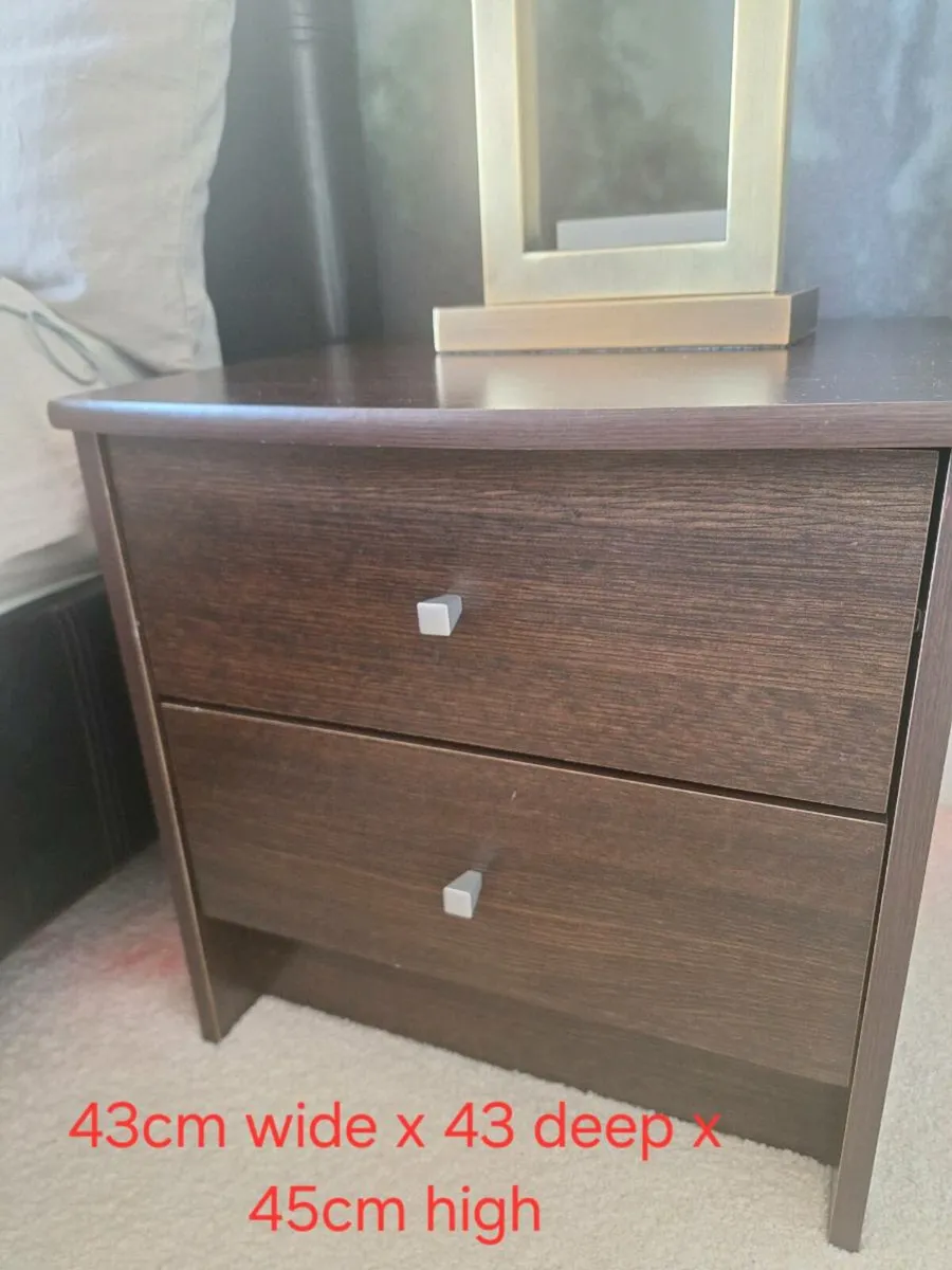 Bedside lockers