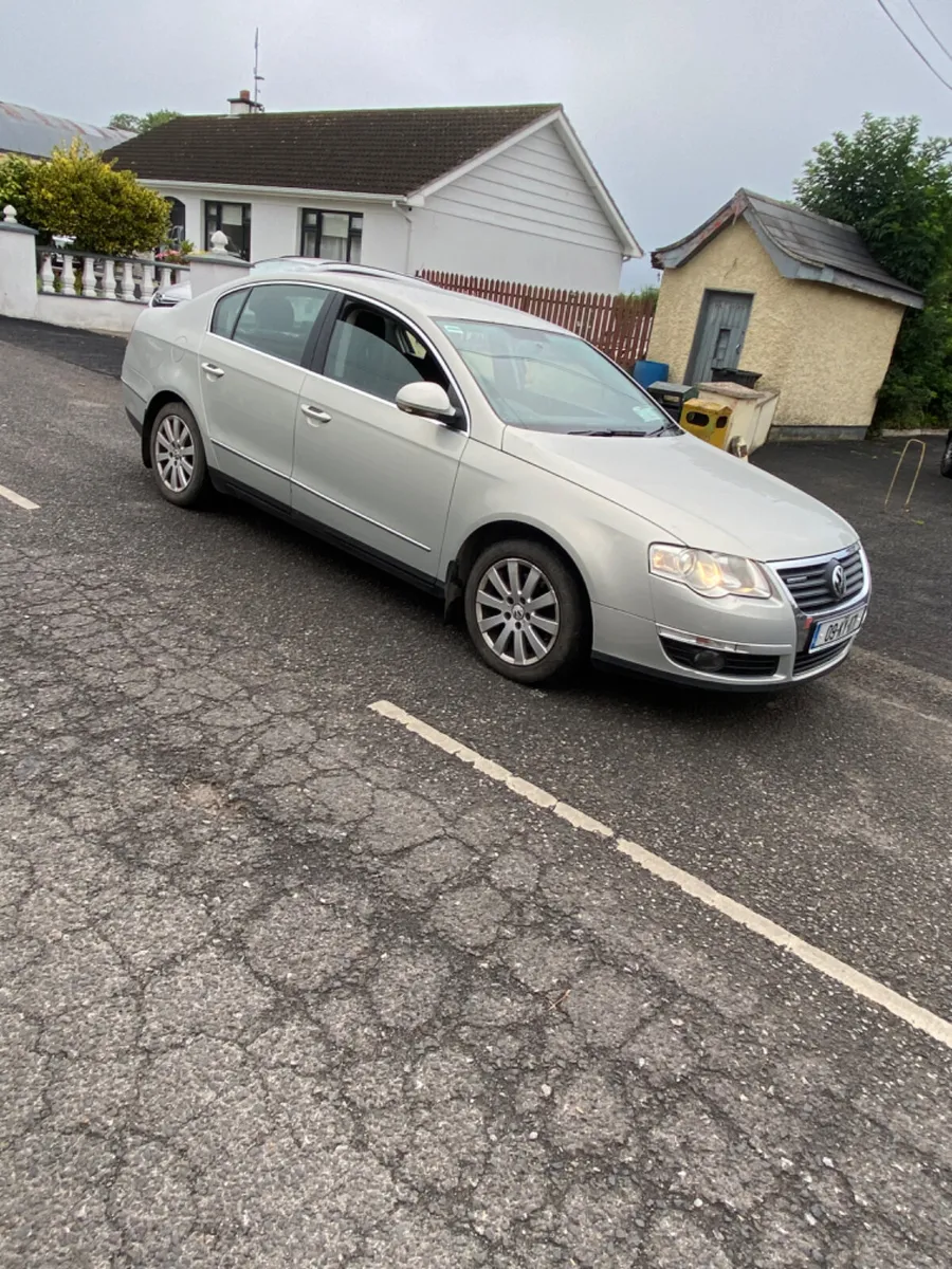 Volkswagen Passat 2009 - Image 4