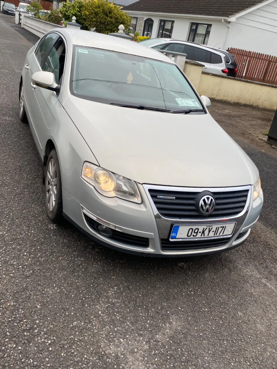 Volkswagen Passat 2009 - Image 1
