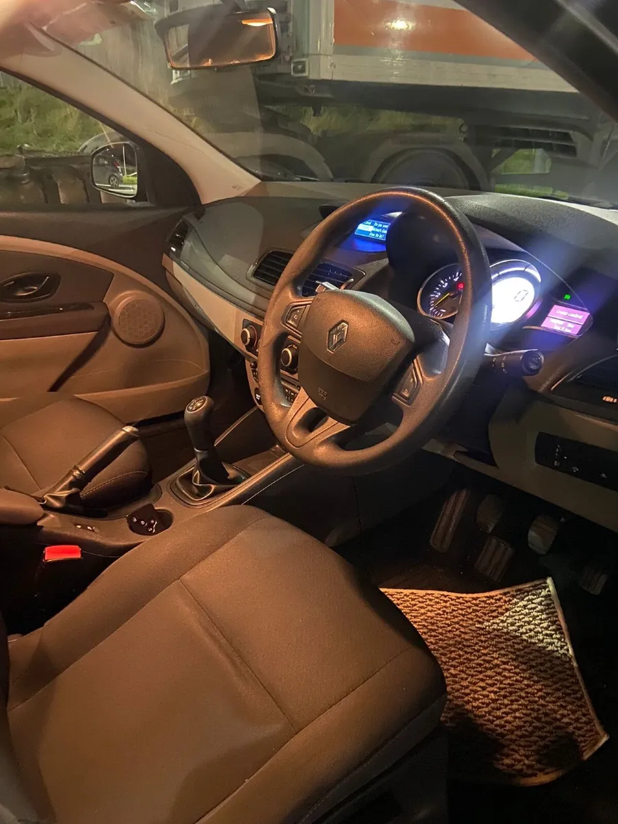 Renault Fluence 2011 - Image 3