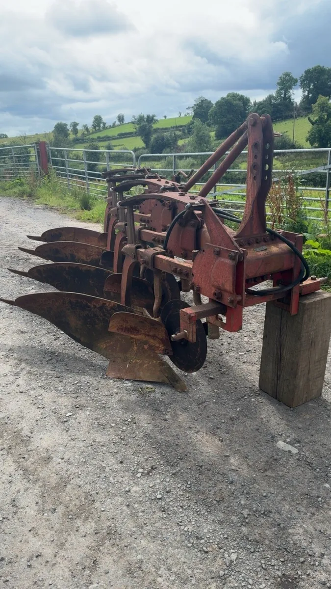 Kverneland plough - Image 1