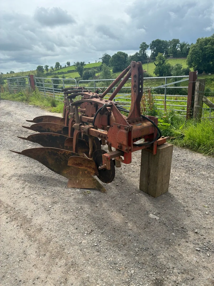 Kverneland plough - Image 4