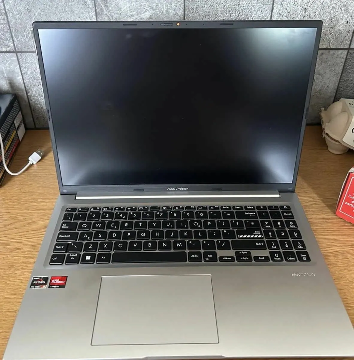 ASUS Vivobook M1605YA - Image 1