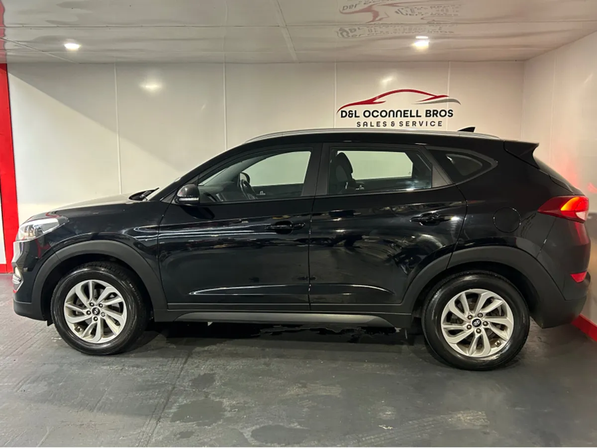 Hyundai Tucson 1.7 SE NAV BLD 116PS 5DR - Image 4