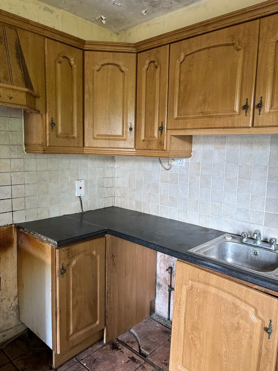 Kitchen Carcasses & Doors For Sale - Image 3