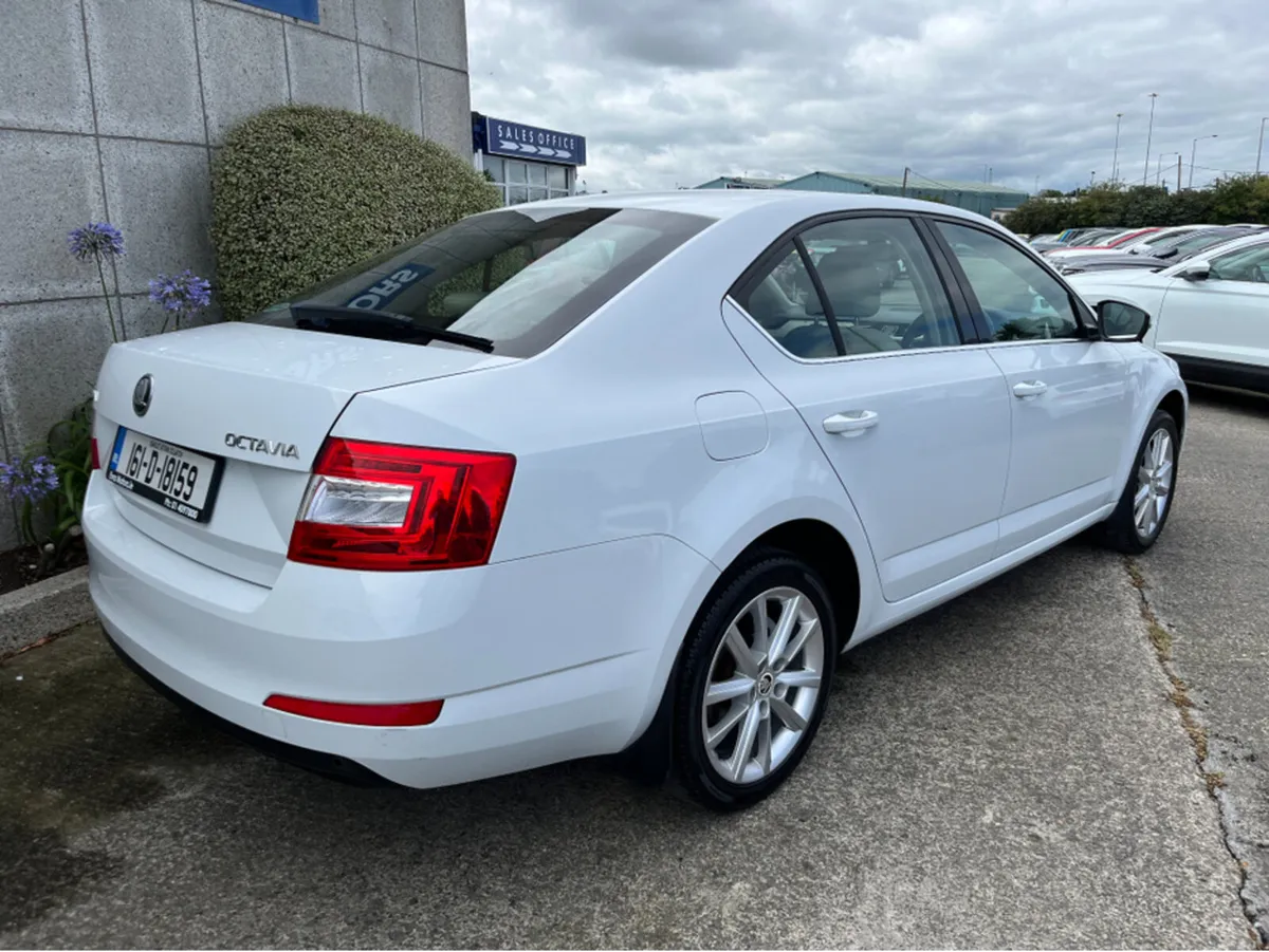 Skoda Octavia STYLE AUTOMATIC 1.6 TDI //HIGH SPEC/ - Image 4