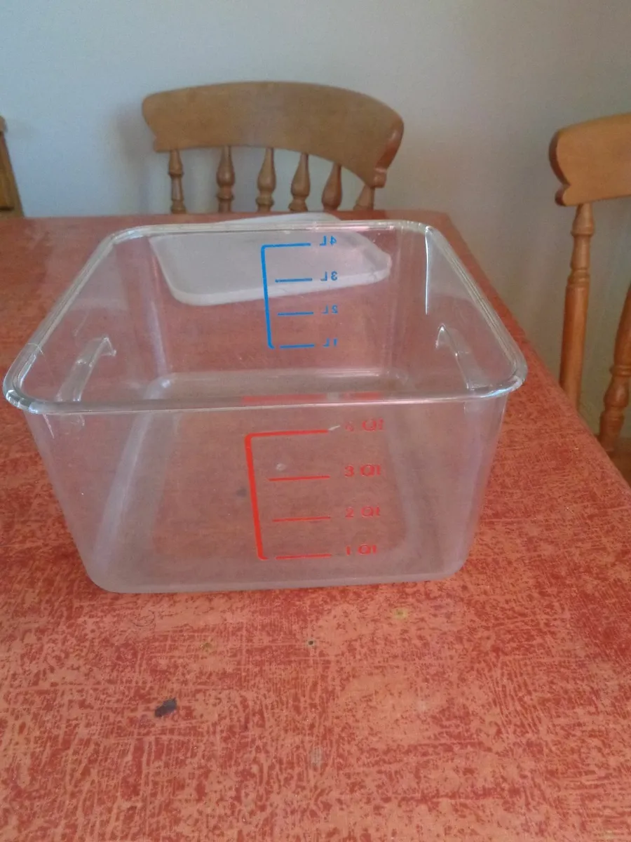 Rubbermaid Kitchen Container for Sale - Image 3