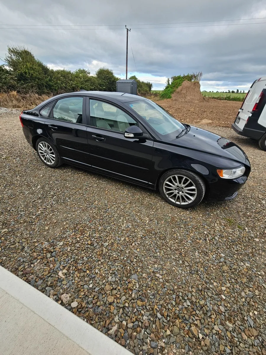 Volvo S40 2011 - Image 1