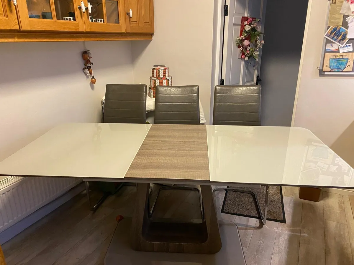 Kitchen table and Chairs - Image 2
