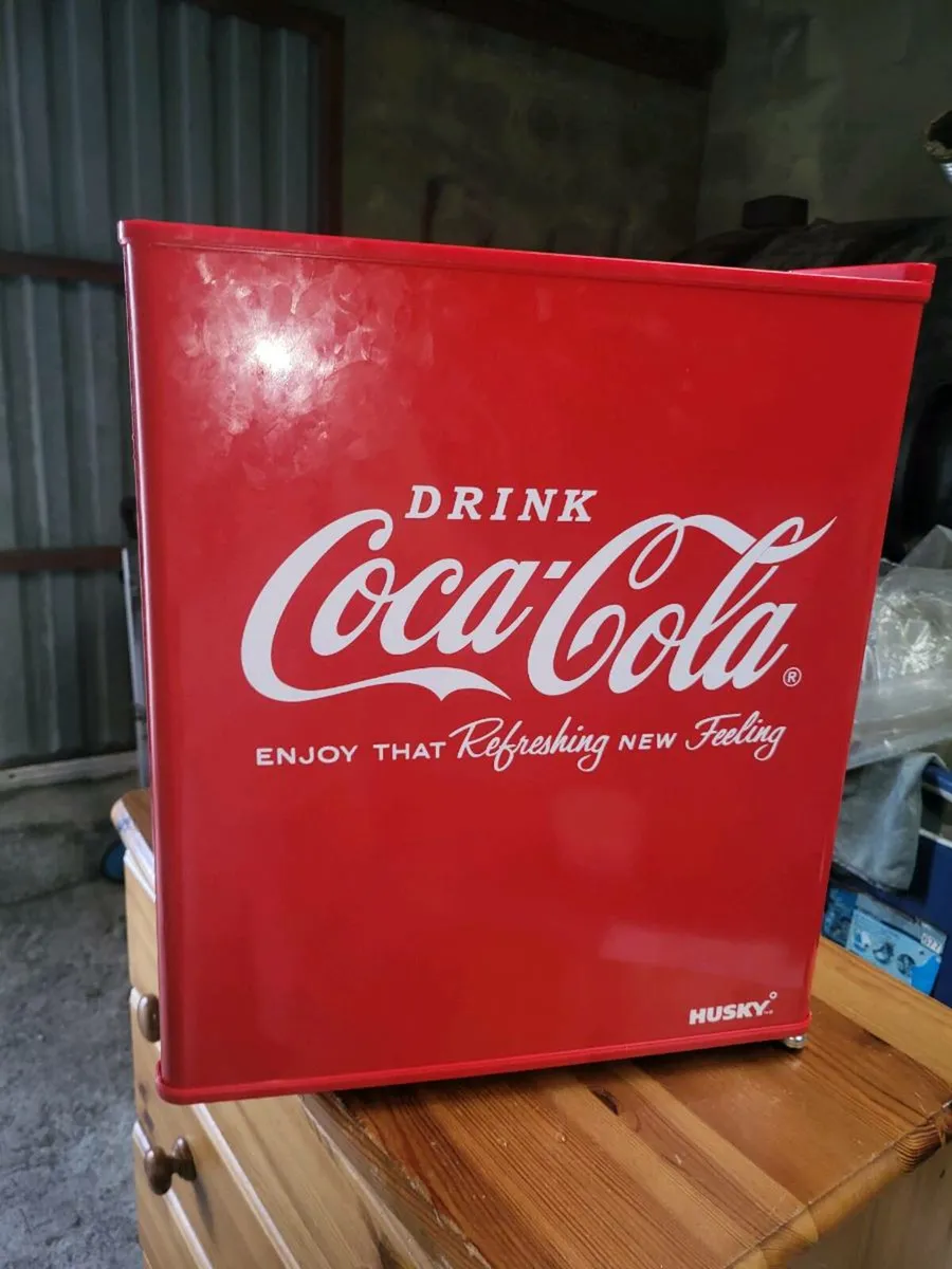 Small mini fridge - Image 1