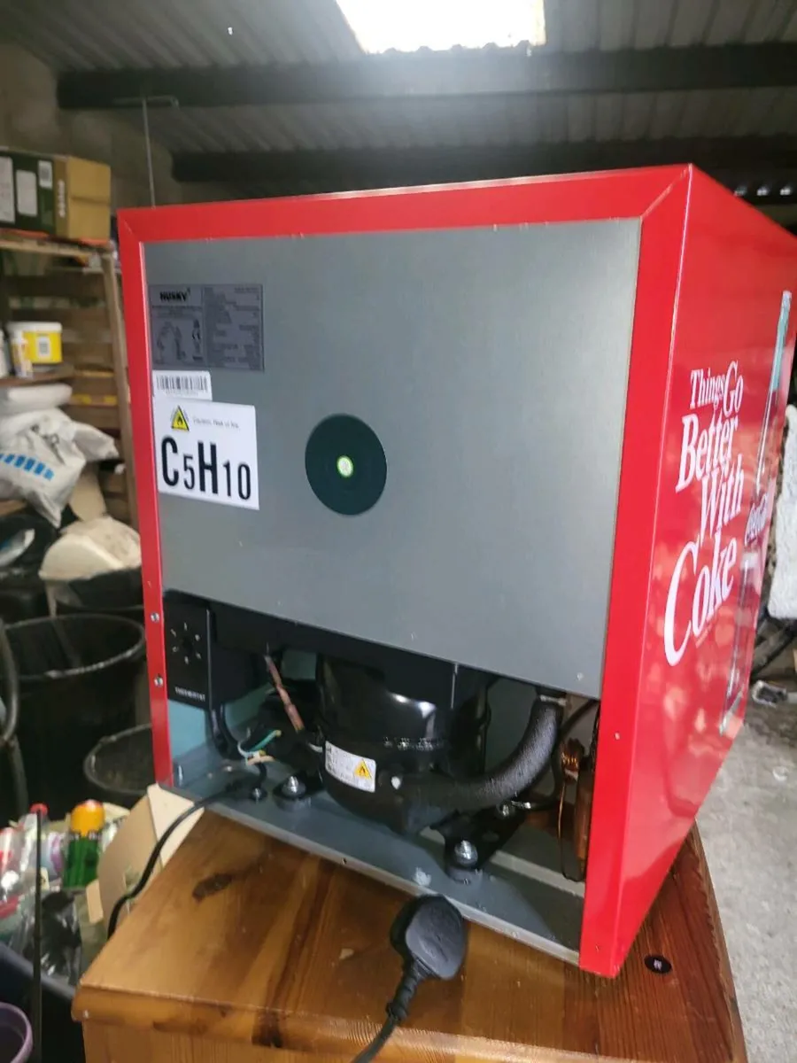 Small mini fridge - Image 3