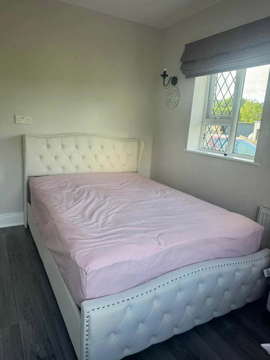 Double bed - Image 2