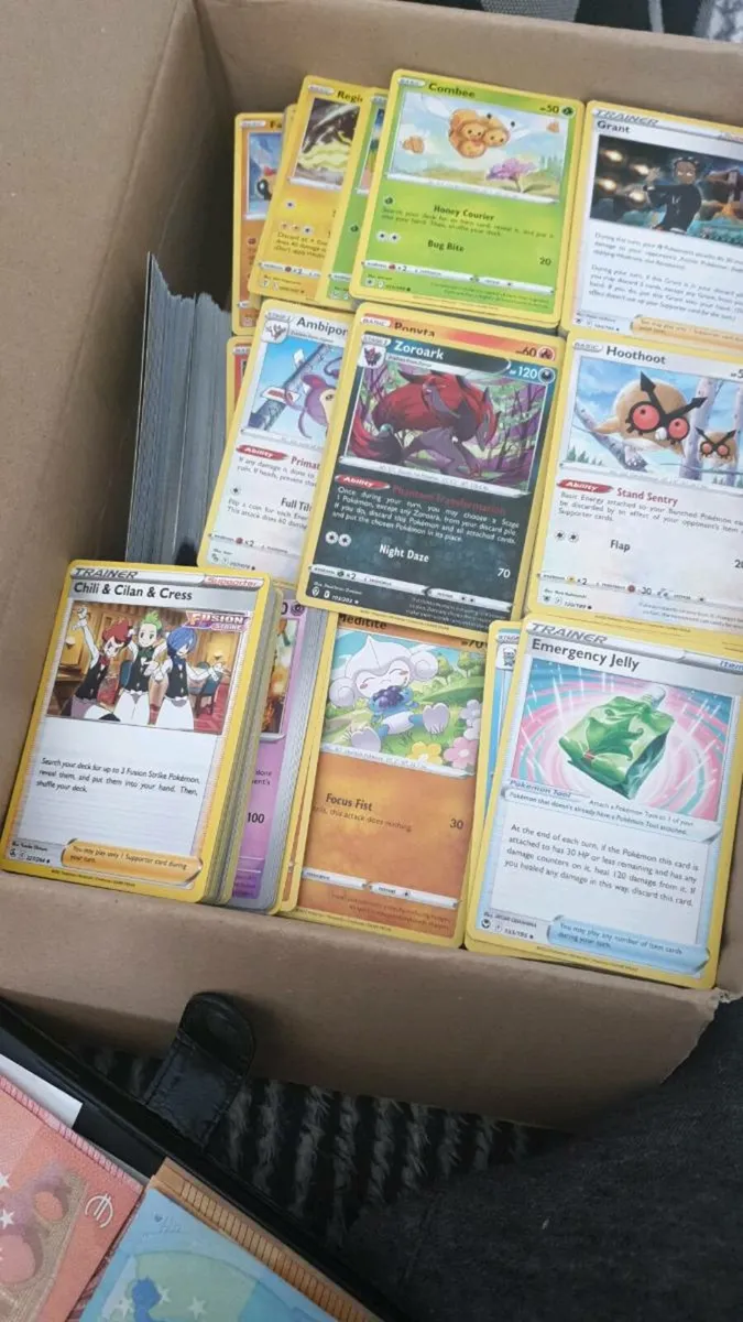 2000 POKEMON CARDS FOR SALE...SOLD AS 1 LOT.. - Image 1