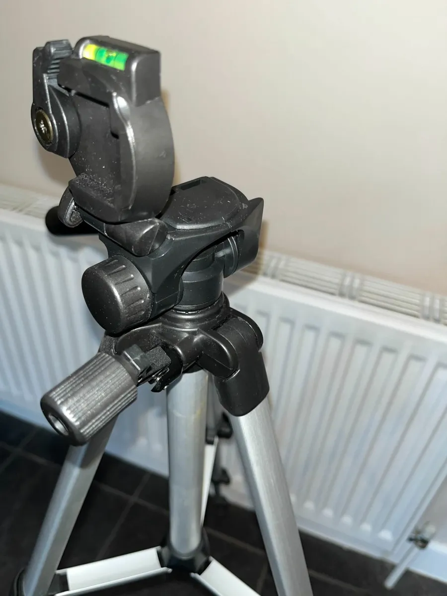 Tripod with spirit level - Image 1