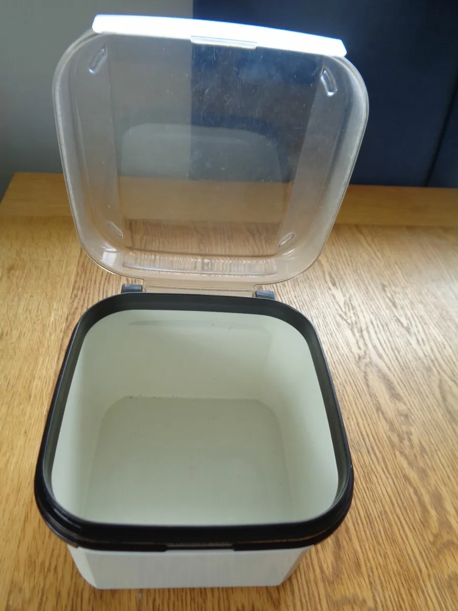 Tubberware Square Plastic Container for Sale - Image 2