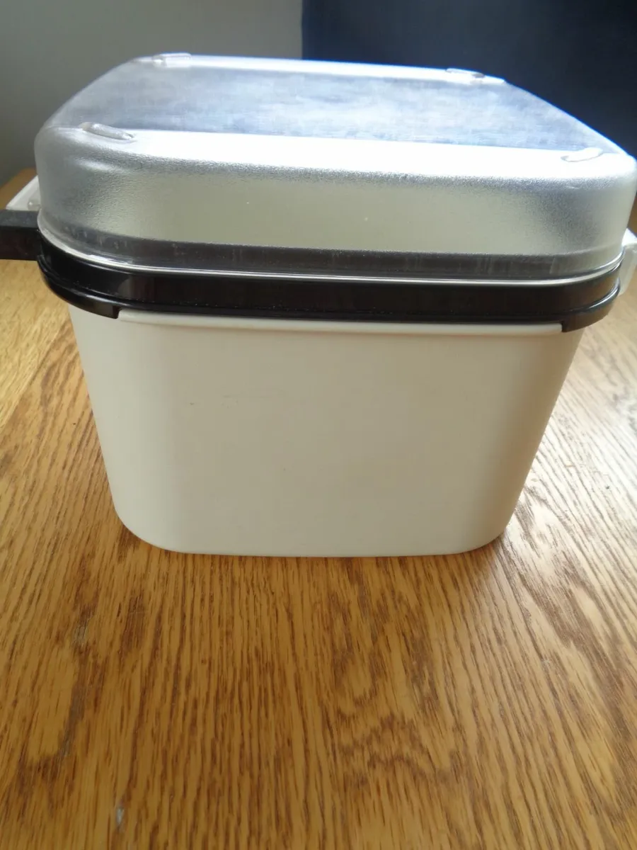 Tubberware Square Plastic Container for Sale - Image 4