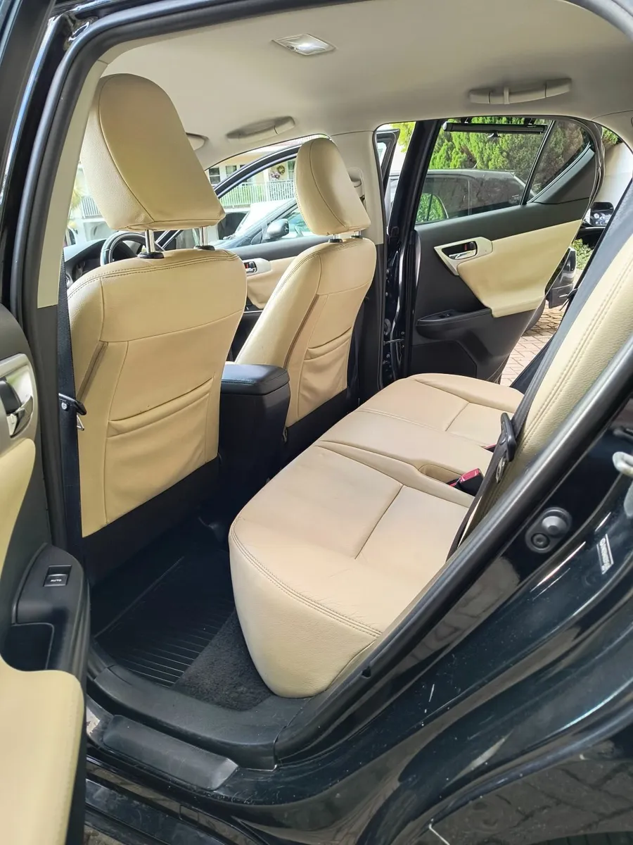 Lexus CT 2011 - Image 2