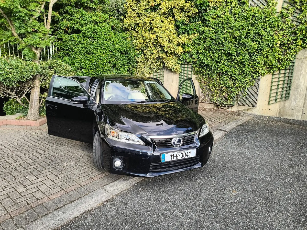 Lexus CT 2011 - Image 1