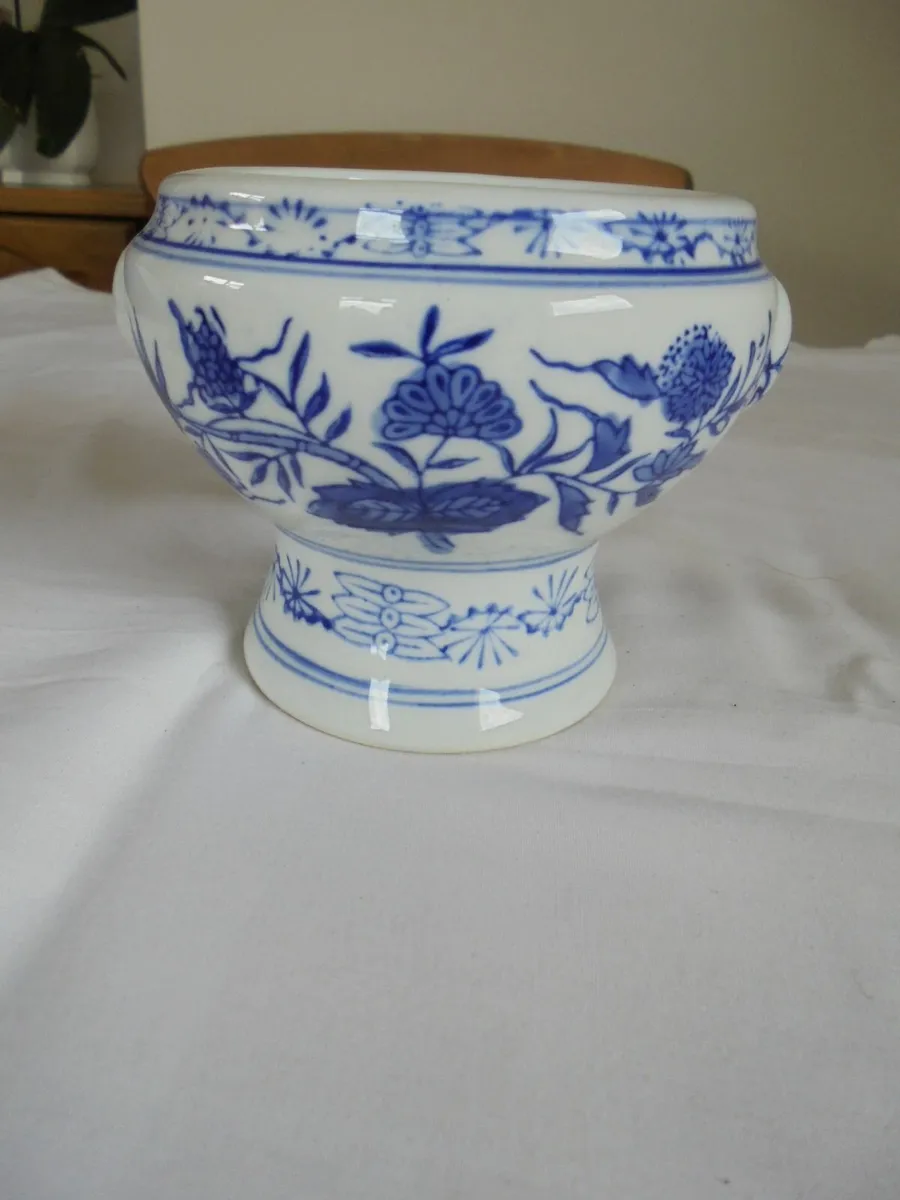 Ceramic Serving Tureen for Sale - Image 1
