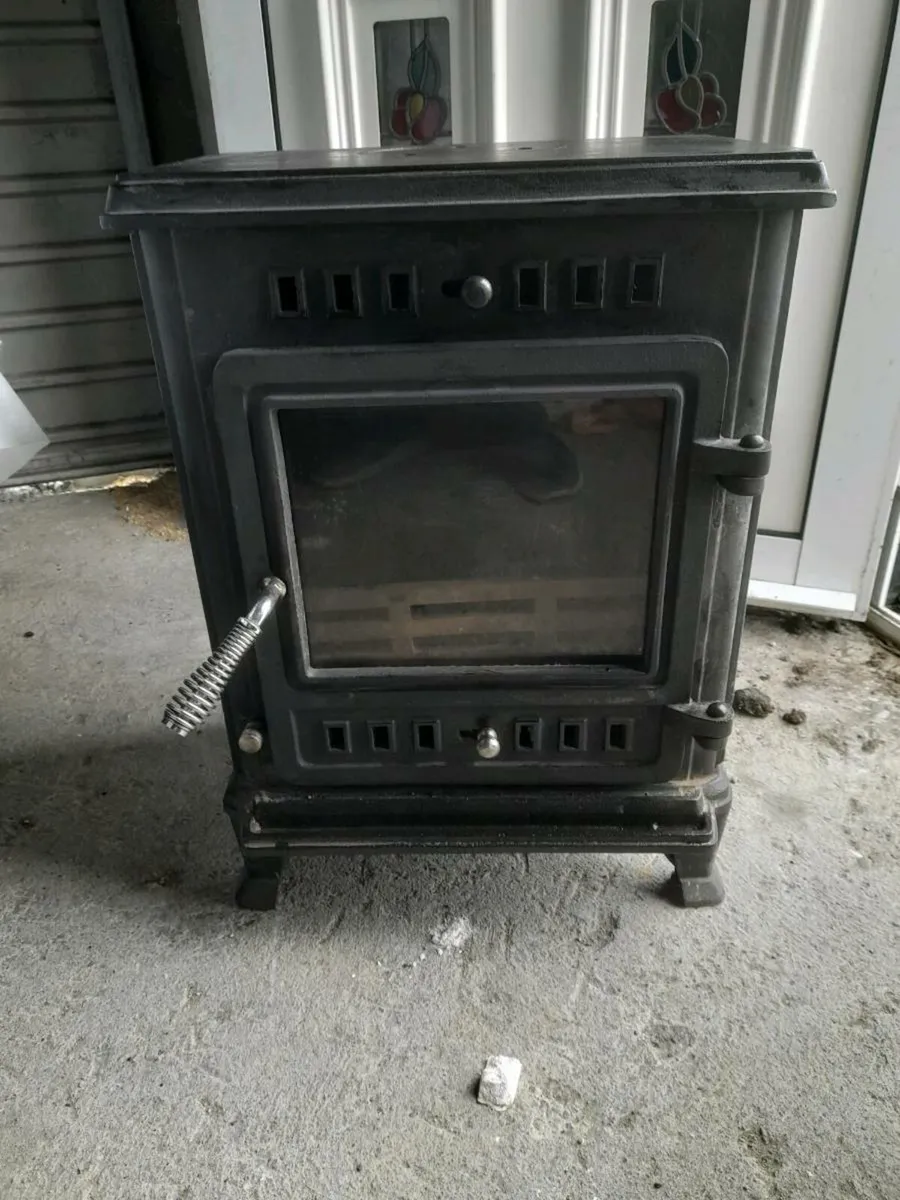 Solid fuel stove - Image 1