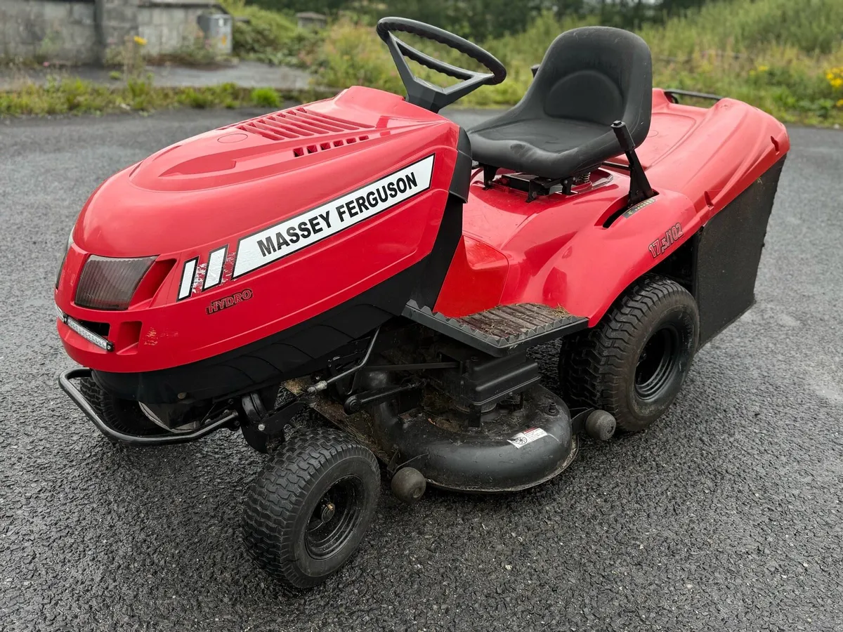 Massy Ferguson RideOn lawnmower - Image 1