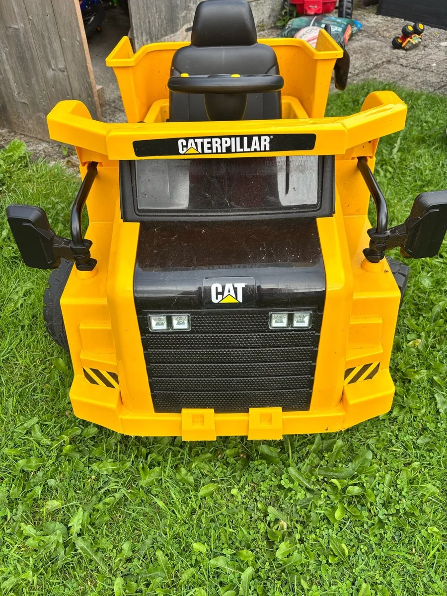 CAT 12V ride on truck - Image 1