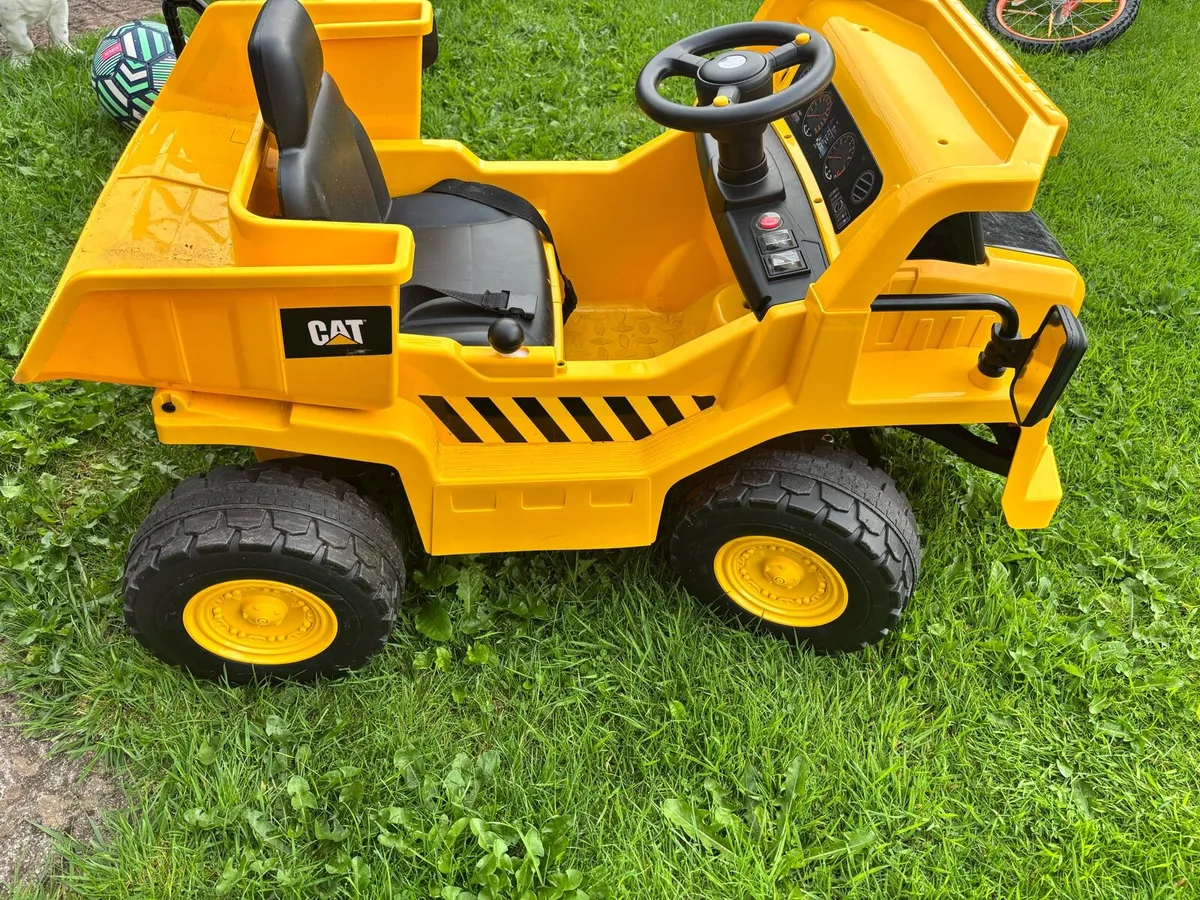 CAT 12V ride on truck - Image 3