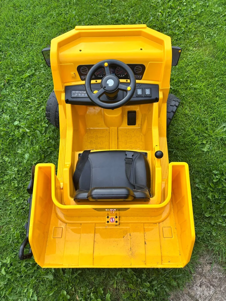 CAT 12V ride on truck - Image 4
