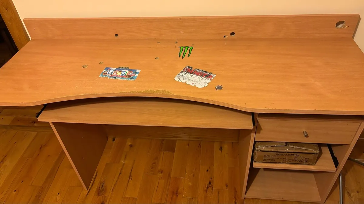 Table/ desk - Image 1
