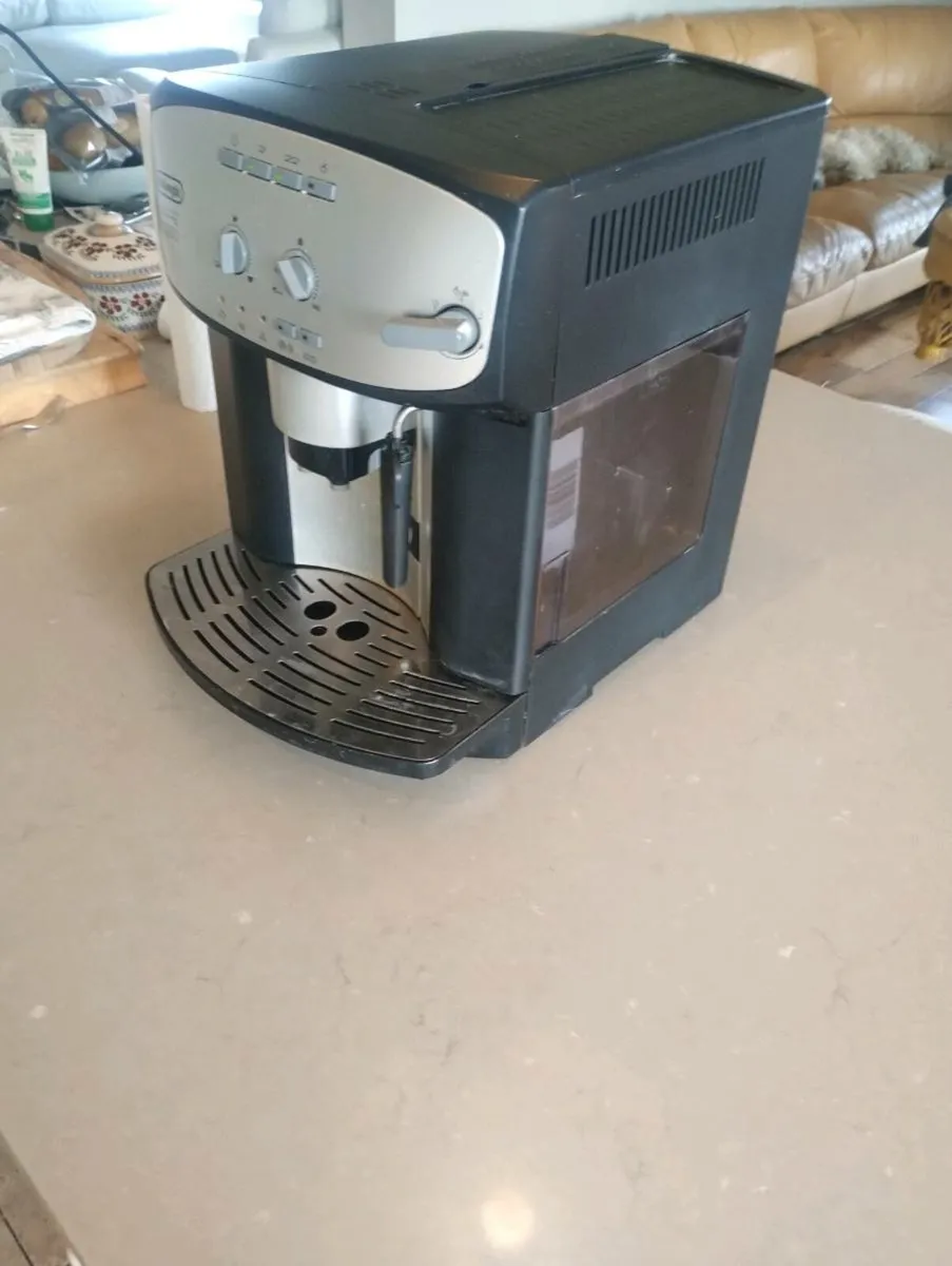 De longhi Coffee Machine - Image 3