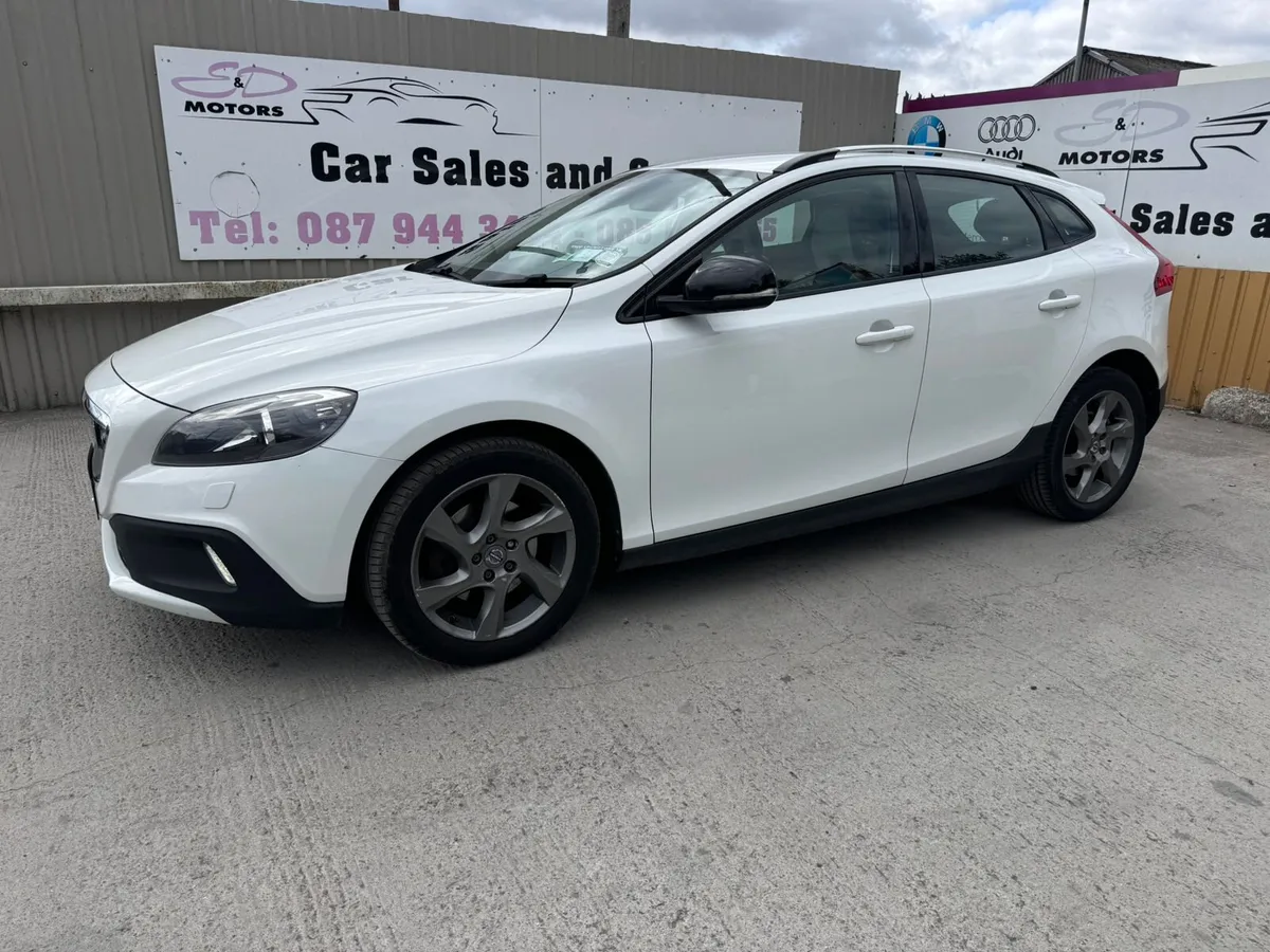 132 Volvo V40  1.6D CROSS COUNTRY Warranty - Image 1