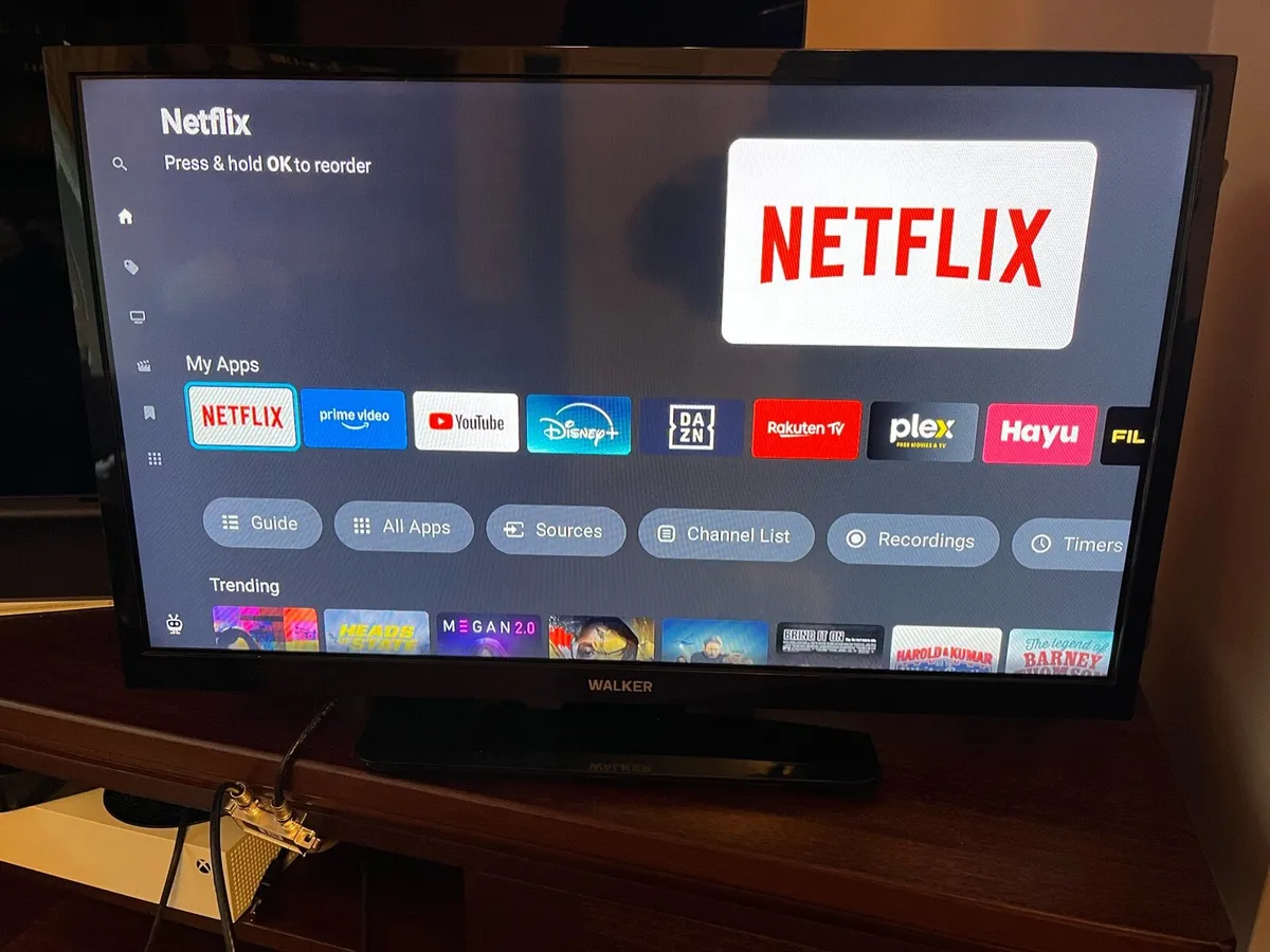 Walker 24” Smart tv - Image 2