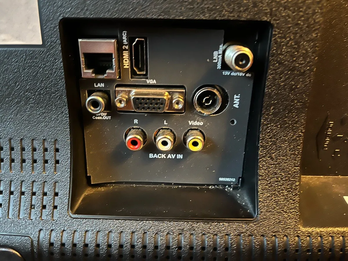 Walker 24” Smart tv - Image 3